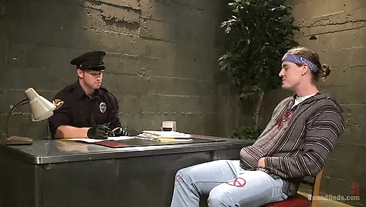 Memur Maguire ve yeni hapishane kaltağı