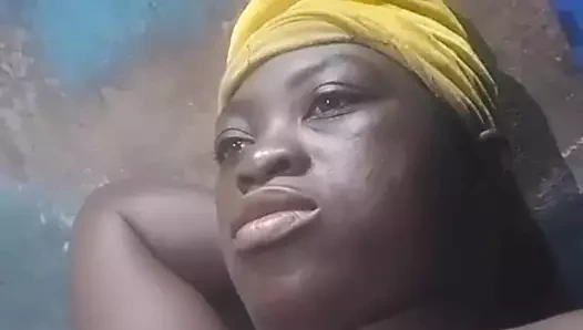 Dışarı çıkana kadar büyük göğüslere basıyor