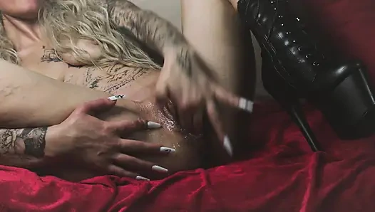 Masada 5 dildo ve kanepede xxl-squirt