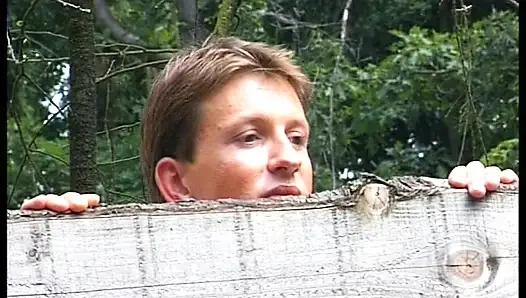 За немецкими дверями усердно трахают