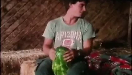 Vintage adamlar karpuz ve kendilerini sikiyor