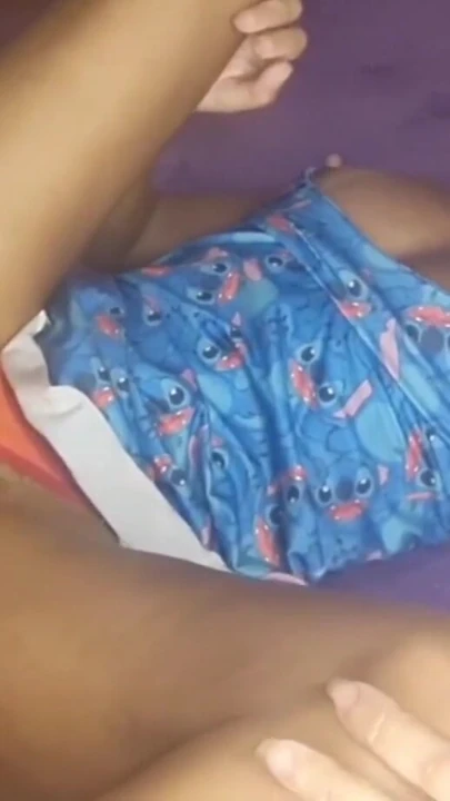 Üvey babam işe gitmeden önce beni hep kırbaçlar. | Klip 1