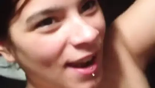 Yüzüne dağınık boşalma