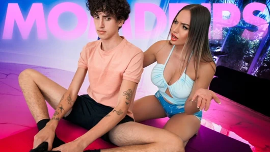 Üvey annem seksi yoga pantolonu ve sigara içen ateşli vücuduyla beni baştan çıkardı