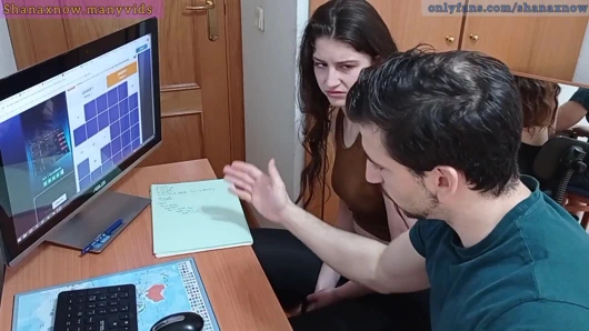 Genç öğrenci şantaj, pov oral seks, ağzına boşalmak, yutmak.