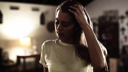 Adam üçüncü kez yaşının yarısı olan bir kızı sikiyor