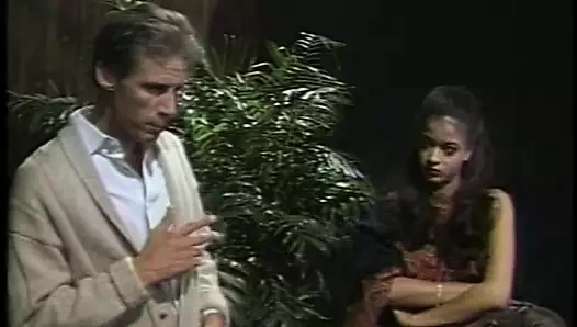 Azgın sürtük amını yalatıp siktirmeden önce yarak emmeyi seviyor