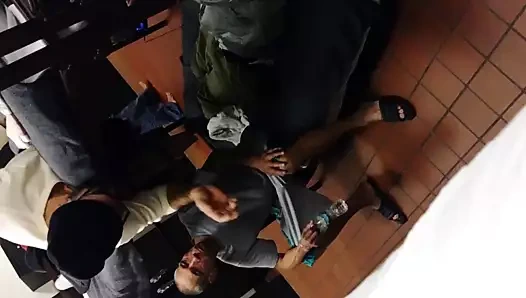 İki aptal yaşlı Dominik adam