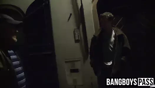 Büyük baba öder bir twink için emmek onun çük