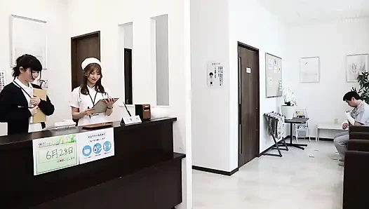 Güzel hemşire azgın vücudu ve ahtapot diliyle yarağını emzirecek. Bölüm 1