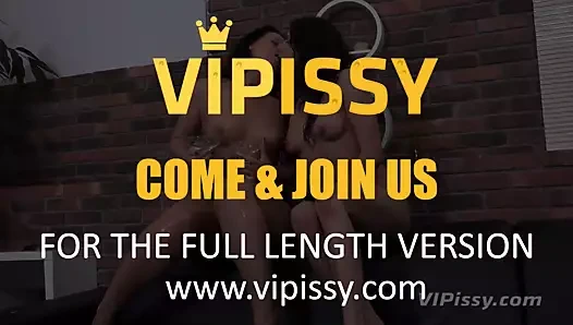 Sidik içme - muhteşem kızlar altın çişini yutar