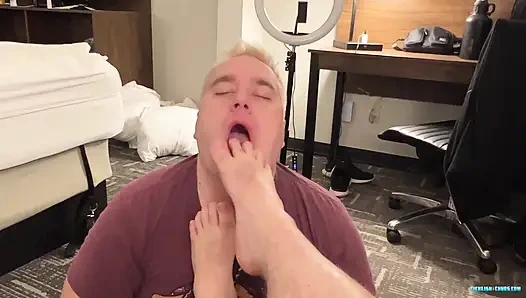 Donnie Troy'a tapıyor!