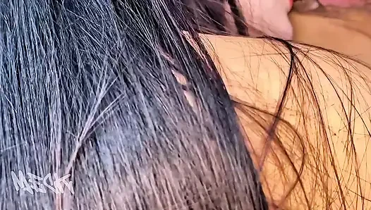 Eşim arkadaşı Dominatrix'i beni becerirken görmek istedi ve yine de destek oldu, onun penisini yumruklarken...