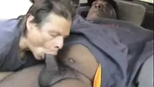 que mamada le hace al abuelo