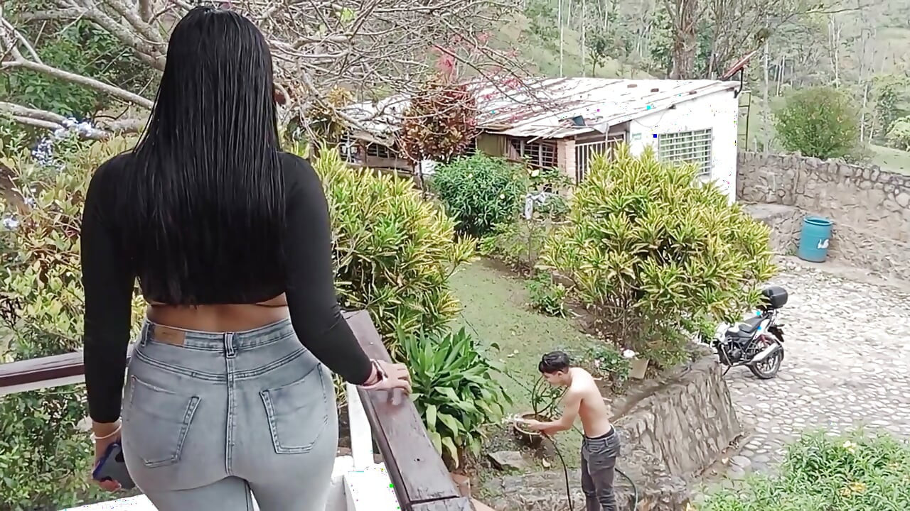 Bahçıvanı dölünü yutana kadar sikiyorum - İspanyolca porno
