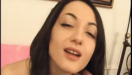 Baştan çıkarıcı orta yaşlı seksi kadın azdırıyor ve sonra derinden sikiliyor