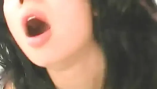 Sıkı amcıklı sevimli esmer sert sikişiyor