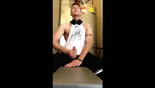 JUGANDO EN EL SOTANO.....