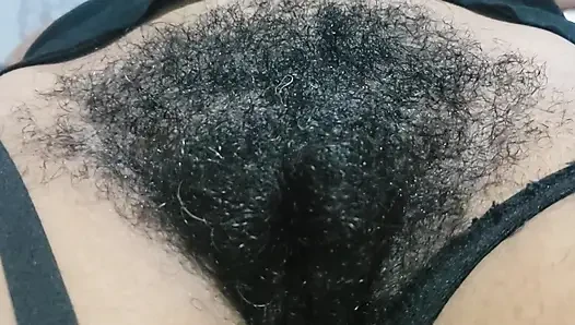 Orta yaşlı seksi kadın seksi paylaşırken orta yaşlı seksi kadın kıllı amcık