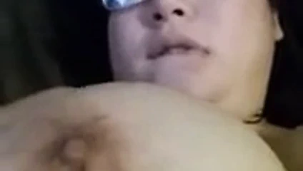 Asyalı sürtük kötü ihtiyacı var.