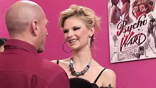 Büyük tidi sıcak milf thots sürmek the seks shop Owner s büyük çük