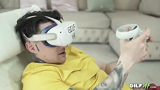 Kızıl saçlı nine foxy tiger ile gilf vr oyunu