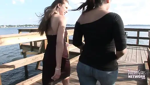 İki latin çıplak twerk yapıyor