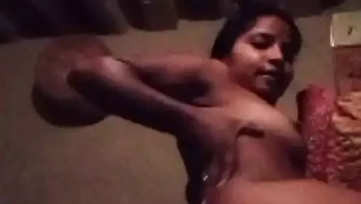 Biri amcığımın ısısını gidersin, lütfen bebeğim