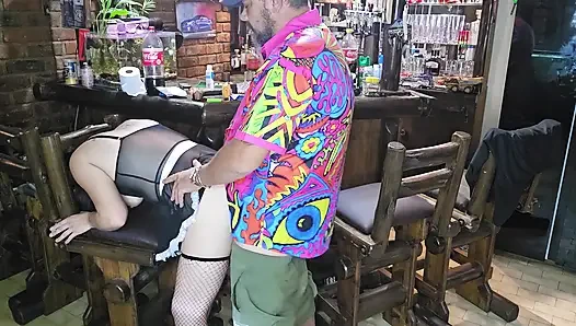 19 yaşındaki sıkı götlü kız bacaklarını açıyor, böylece sıkı amını sikmeden önce mastürbasyon yapabilirim