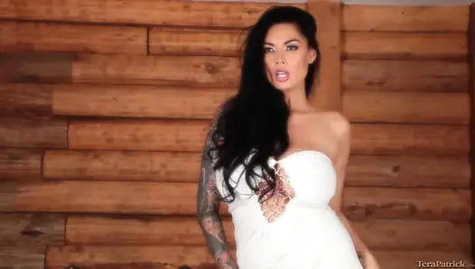 Tera Patrick ateşli striptiz