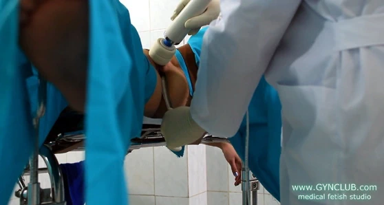 Jinekolog sandalyede vibro orgazm (44)