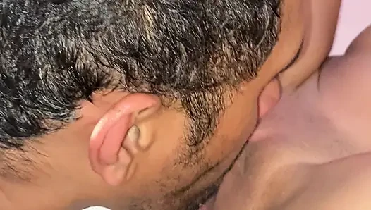 Kolombiyalı üvey kız kardeşim gerçekten çok iyi oldu ve bacaklarımı açıp penisimi içine koydum
