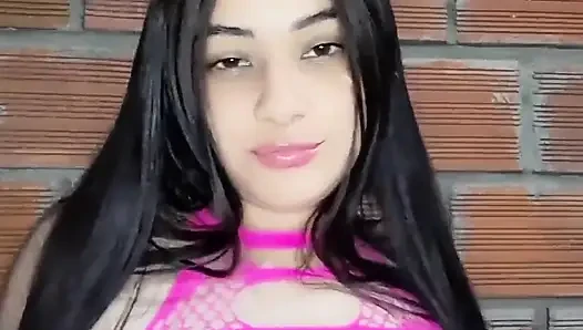 Orgazm olana kadar üvey kız kardeşinin klitorisini ve vajinasını ovuyor