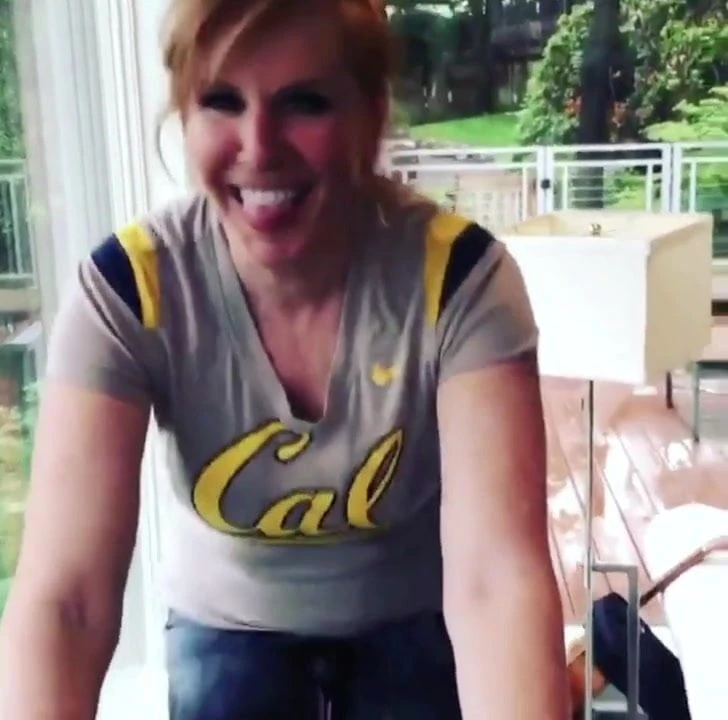 Lusty Busty Liz gettin it done on the peloton.