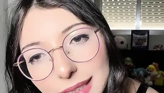 Şımarık latin babacık tarafından daha da şımartilmek için sikini emiyor