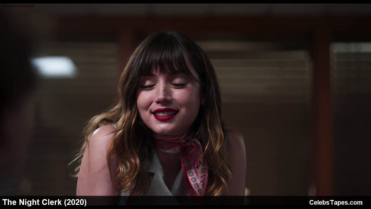Ana de armas üstsüz ve seksi bikini film sahneleri
