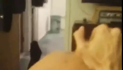 Latine bien foutue avec des gros nichons