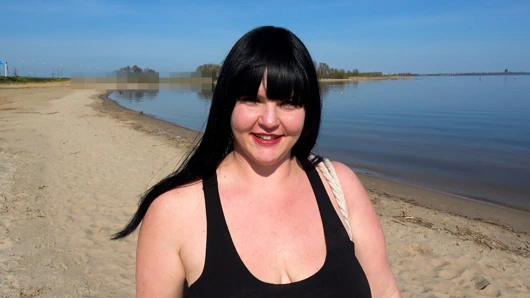 Özel iri güzel kadın açık havada sürtük - dölleme yaparken yabancı yarak emiyor