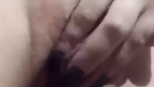 Çıplak kız her taraftan çıplak vücudunu alır