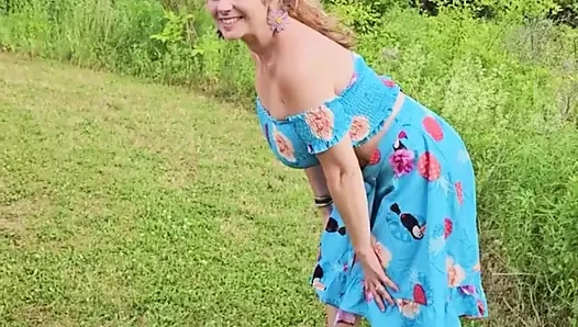 Real TOPLESS MOMMY Outside Mature MILF BIG TIT in the Sunshine