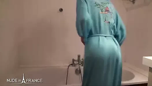 Ev hanımı sürtük bir yabancı tarafından vahşice sikiliyor!