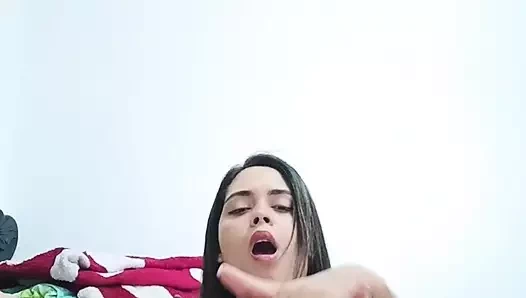 Aldatılan adam kocasının amıyla oynamasını bekliyor