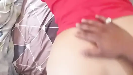 Üvey kız kardeşimi tik tok izlerken buldum ve sonunda sikiştik