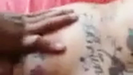 TATUADA GOSTOSA DANDO O CU