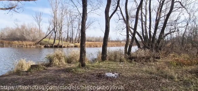 Круизная незнакомка-шлюшка борется с большим членом папочки на трассе