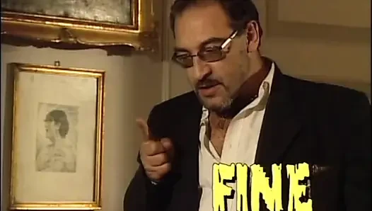 Kıllı amcıklı orta yaşlı seksi kadın arkadaşı sikilmeden önce ıslak amını yalarken tatmin oldu