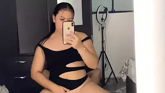 Latin esmer aynanın önünde kendini sikişirken görmeyi seviyor