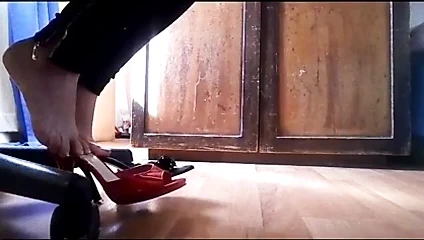 ayakkabı oyununa dokunmak