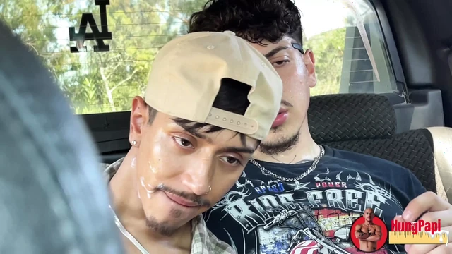 Огромный камшот публичного сосания застукали! Papi с большой