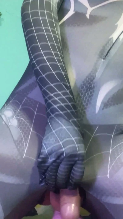 SpiderGwen büyük siki götüne alıyor | Bölüm 1